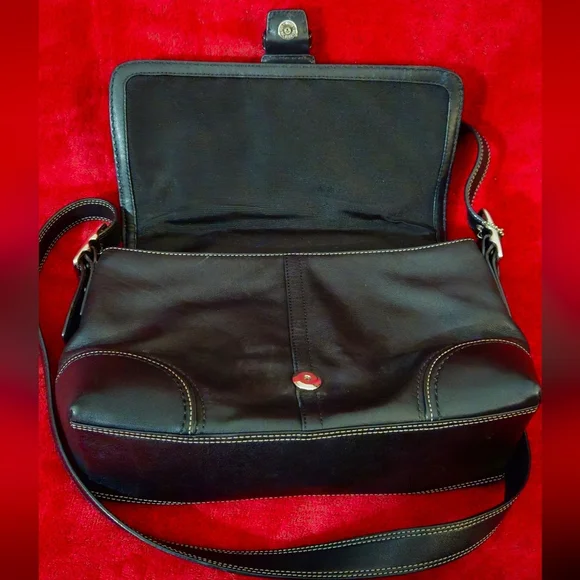 Coach Y2K Hampton Black Leather Crossbody/Shoulder Bag w/Buckle on Flap Closure - Picture 11 of 11